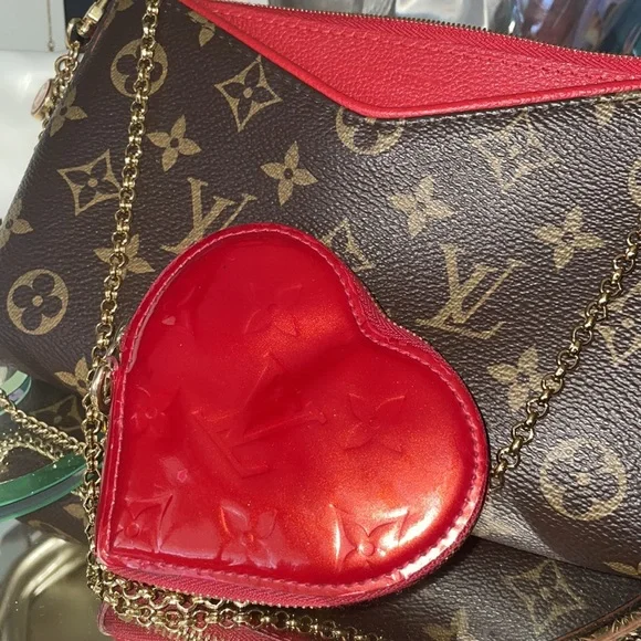 - Louis Vuitton Vernis Heart ♥️ Wallet - Picture 3 of 9